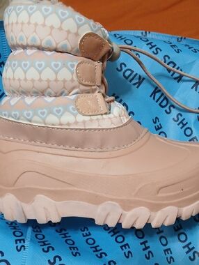 Members Only Beige & Light Blue Kids Snow Boots with Heart Print